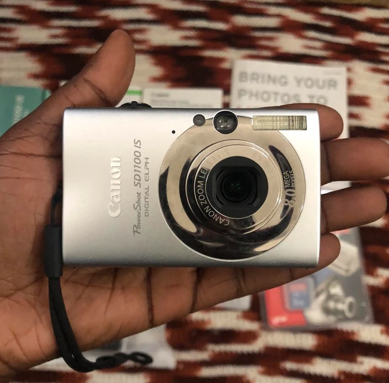 Canon PowerShot ELPH SD1100 IS 8.0MP Digital Camera