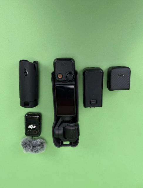 DJI Osmo Pocket 3 Creator Combo - Like New Video Camera